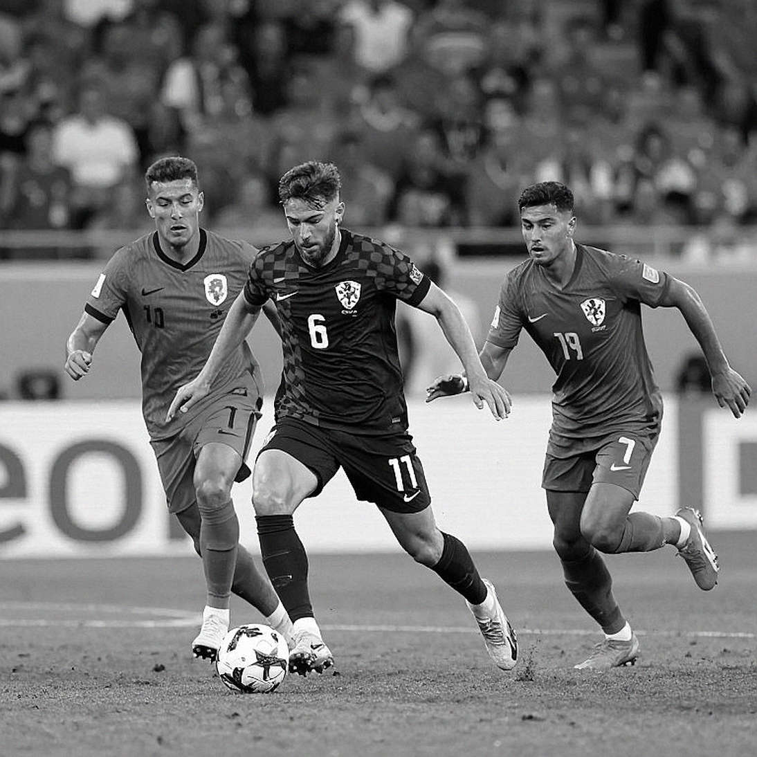 Araujo và khoản lựa chọn 47 triệu bảng: Liverpool đang mua hậu vệ phải hay trung vệ bị dùng sai vị trí?