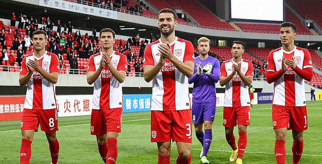 Điểm mù trọng tài V.League giữa mùa chuyển nhượng: Tiền đổ vào chân sút, phòng VAR vẫn thiếu người