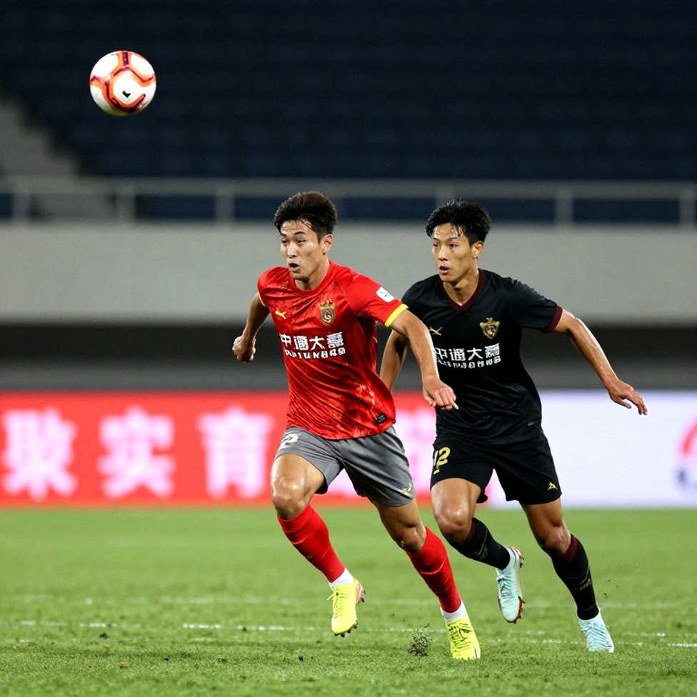Kỳ chuyển nhượng V.League: Một cột phí giải phóng bị che bằng tờ giấy A4