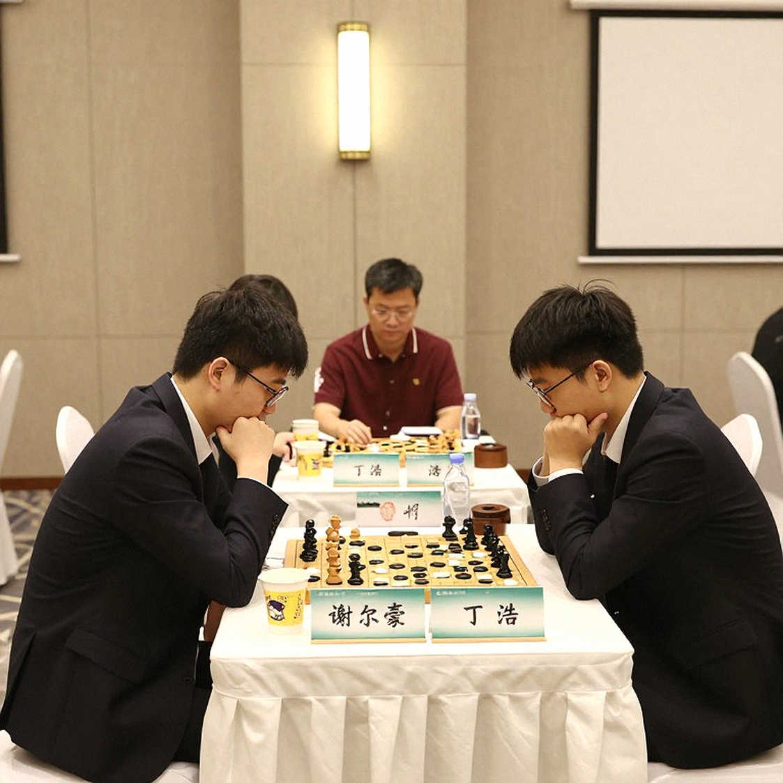 ChessBase Magazine số 225: 27 ván cờ ngắn và câu hỏi dài về giá trị của tri thức trả phí