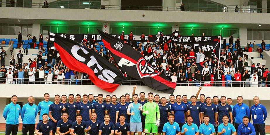 Phút 37 ở Gelora Bung Karno: Thẻ đỏ của Thom Haye, bài toán 10 người và ngôi đầu đã đổi chủ