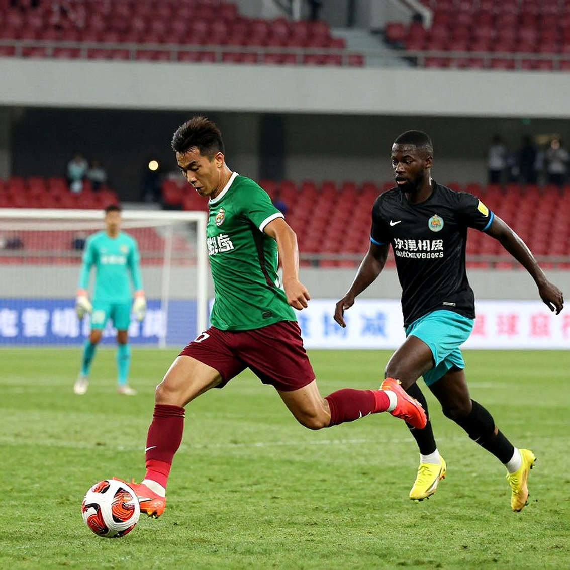 Schalke 04 và chiếc đồng hồ Bosman: Hasan Kurucay, người trung vệ bị bỏ quên giữa cuộc chiến trụ hạng