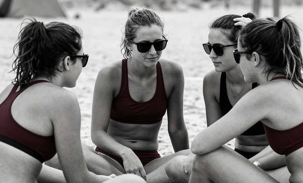 Nebraska quét Creighton 3-0 và cột mốc 15.405 khán giả: thứ còn lại sau một đêm quá dễ dàng
